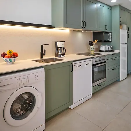 Apartman Waterfront 'maria'. Pool. Wifi